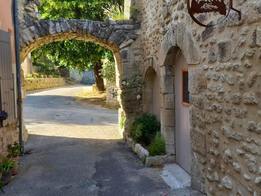 Le Clos Du Rempart - 2 A 4 Pers. Saint-Restitut Extérieur photo